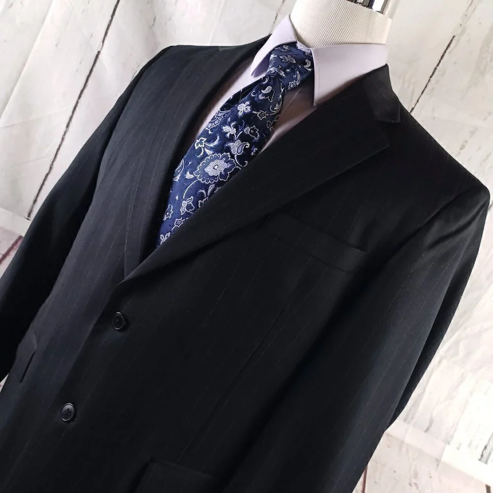 Jos A Bank Traveler's Collection 42R Wool 2 Button Charcoal Striped Suit Jacket